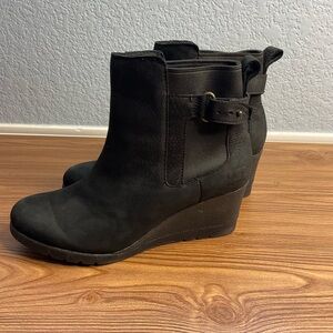 UGG Women’s 6.5 Waterproof Wedge Boots Black Leather 1017423 Shearling Lined